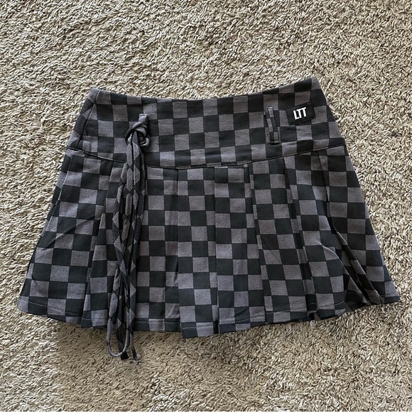 Love Too True Grey Checkerboard Pleated Skort - Picture 2 of 7